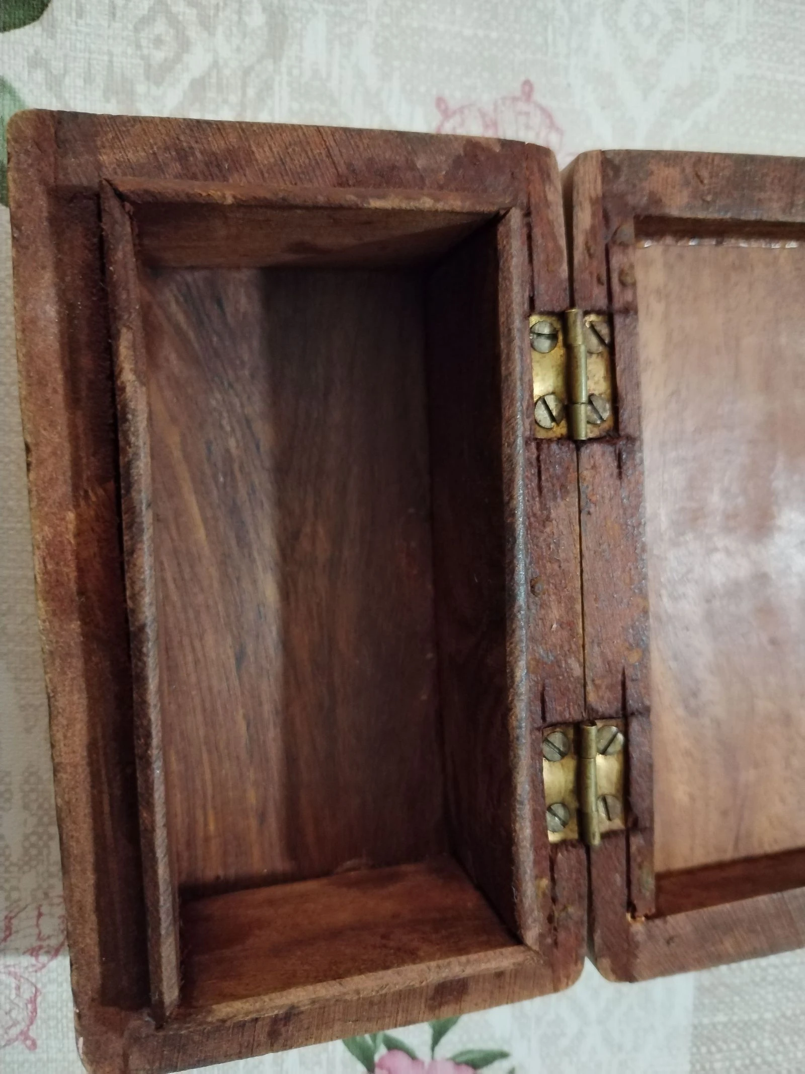 Hermosa caja antigua de la marina en madera maciza de castaño o exótica y latón. – photo 5